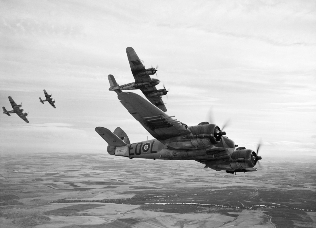 Bristol_Beaufighter_Mk_Xs_of_No._404_Squadron_RCAF_based_at_Dallachy_in_Scotland,_February_1945._CH17873.jpg